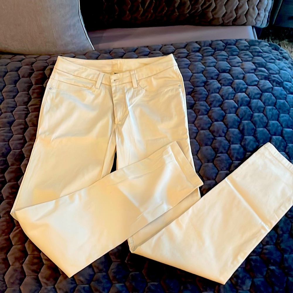 Like new! ABC slim fit 28 x 34 lululemon pant. Color: Trench.